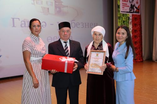 Апаста Алтын туйларын билгеләп үтүче олпат парлар бүләкләнде