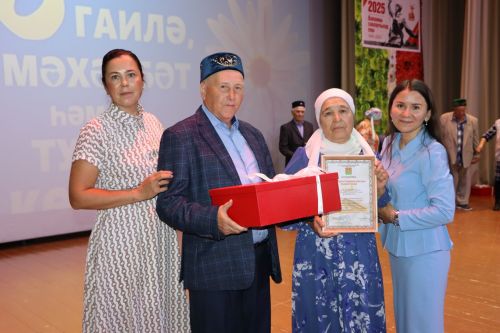 Апаста Алтын туйларын билгеләп үтүче олпат парлар бүләкләнде