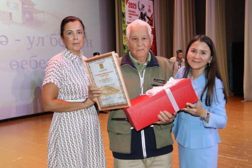 Апаста Алтын туйларын билгеләп үтүче олпат парлар бүләкләнде