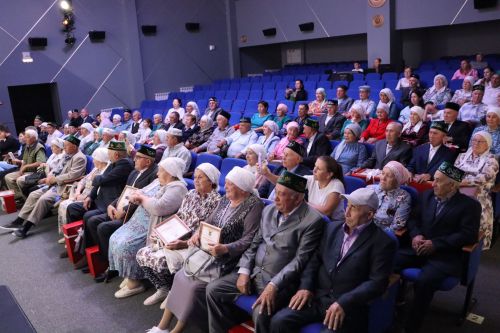 Апаста Алтын туйларын билгеләп үтүче олпат парлар бүләкләнде