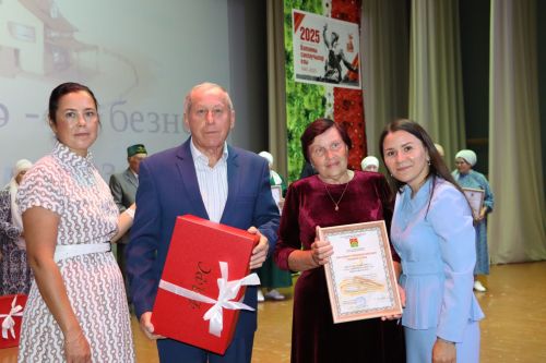 Апаста Алтын туйларын билгеләп үтүче олпат парлар бүләкләнде