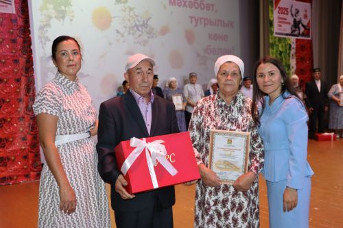 Апаста Алтын туйларын билгеләп үтүче олпат парлар бүләкләнде