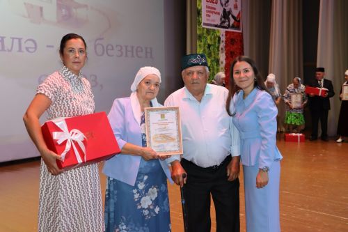 Апаста Алтын туйларын билгеләп үтүче олпат парлар бүләкләнде