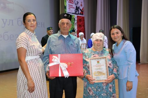 Апаста Алтын туйларын билгеләп үтүче олпат парлар бүләкләнде