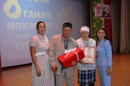 Апаста Алтын туйларын билгеләп үтүче олпат парлар бүләкләнде
