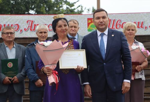 Апас районы үсешенә зур өлеш керткән күренекле кешеләр хөрмәтләнде, бүләкләнде