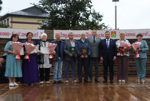 Апас районы үсешенә зур өлеш керткән күренекле кешеләр хөрмәтләнде, бүләкләнде