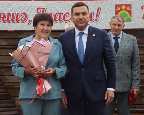 Апас районы үсешенә зур өлеш керткән күренекле кешеләр хөрмәтләнде, бүләкләнде