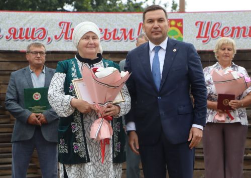 Апас районы үсешенә зур өлеш керткән күренекле кешеләр хөрмәтләнде, бүләкләнде