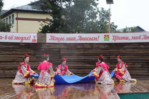 Апас районы үсешенә зур өлеш керткән күренекле кешеләр хөрмәтләнде, бүләкләнде