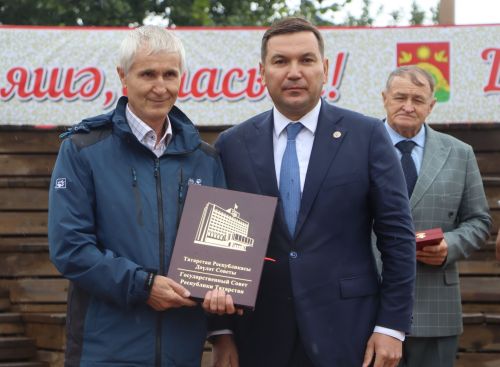 Апас районы үсешенә зур өлеш керткән күренекле кешеләр хөрмәтләнде, бүләкләнде