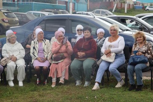 Иске Әнәле авылы гармун моңнарына күмелде