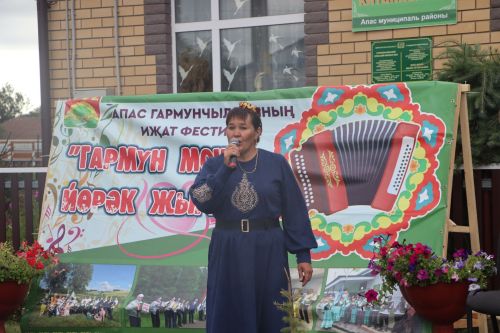Иске Әнәле авылы гармун моңнарына күмелде
