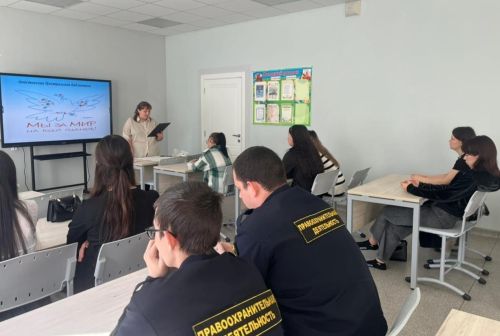Сотрудники Апастовской библиотеки провели в аграрном колледже беседу  для студентов «Молодежь – за культуру мира, против терроризма»