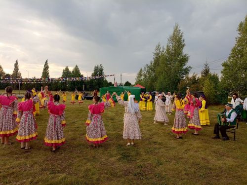 Каратун көне олысын-кечесен бер мәйданга җыйды