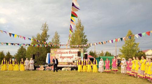 Каратун көне олысын-кечесен бер мәйданга җыйды