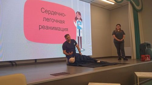 Сотрудники Апастовской ЦРБ провели показное занятие по оказанию первой помощи в Апастовской школе в рамках Месячника безопасности детей