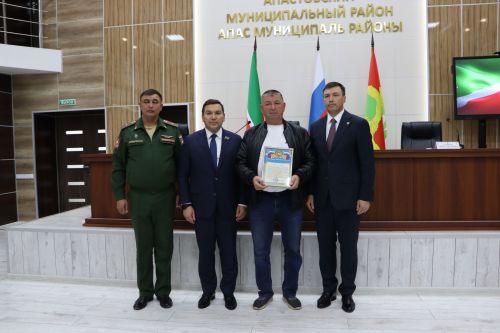 Апаста Батыр егетләрнең әти-әниләрен хөрмәтләделәр