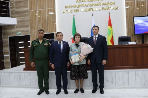 Апаста Батыр егетләрнең әти-әниләрен хөрмәтләделәр