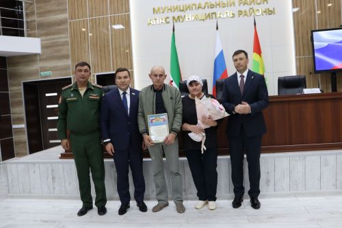 Апаста Батыр егетләрнең әти-әниләрен хөрмәтләделәр