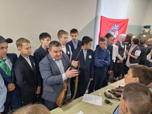 23-25сентября в молодёжьном центре «Яшьлек» работала «Мобильный музей-выставка «НА ЗАЩИТЕ ГРАНИЦ»