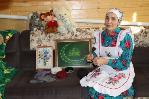 Әлмәндәр авылында яшәүче Фидания Гайнетдинова барысын да булдыра