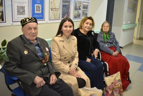 Кайбыч, Тәтеш районнарындагы картлар йортларында тәрбияләнүче райондашлар күчтәнәчләр алды
