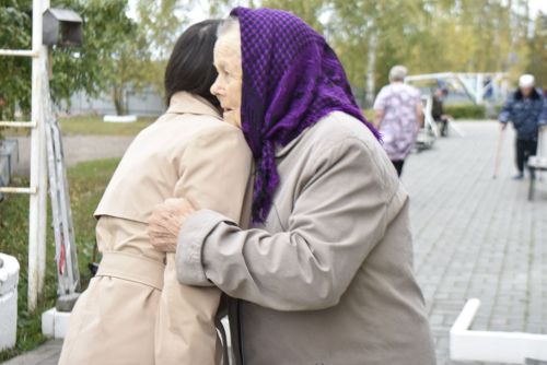 Кайбыч, Тәтеш районнарындагы картлар йортларында тәрбияләнүче райондашлар күчтәнәчләр алды