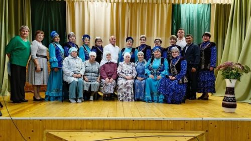Иске Йомралы авылында “Көзге моңнар” дип исемләнгән бәйрәм концерты узды