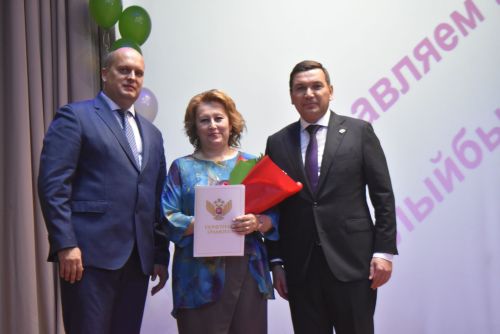 Район мәгариф бүлеге методисты Ләйлә Әхмәтҗанованың намуслы хезмәт югары бәя алды