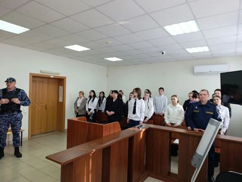 Студенты аграрного колледжа побывали с экскурсией в Апастовском районном суде