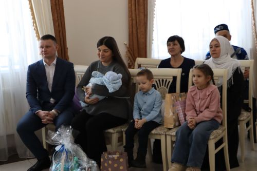 Апаста Яңа елның беренче нарасые теркәлде