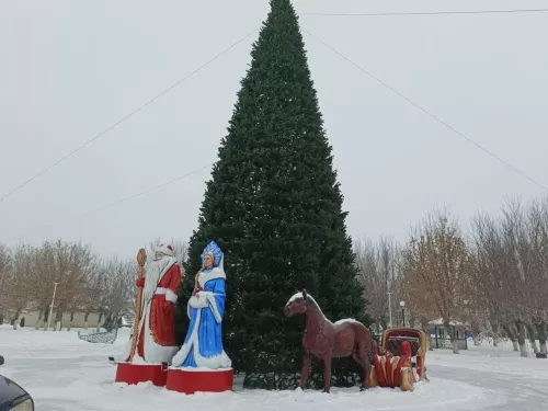 Үзәк чыршы янында күңел ачу чаралары дәвам итә!