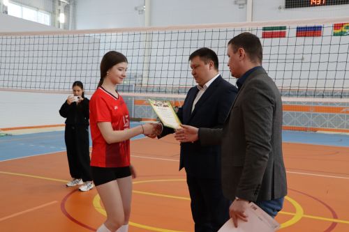 Апас волейболчылар район башлыгының Сертификатын алды