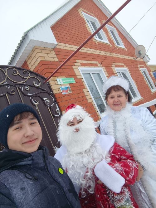 Дәүләкигә Кыш бабай һәм Кар кызы килгән