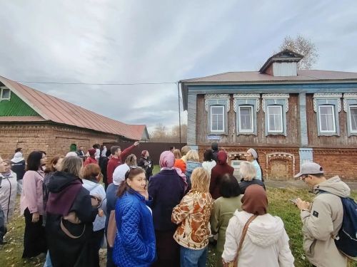 Казан туристлары Апас белән танышты