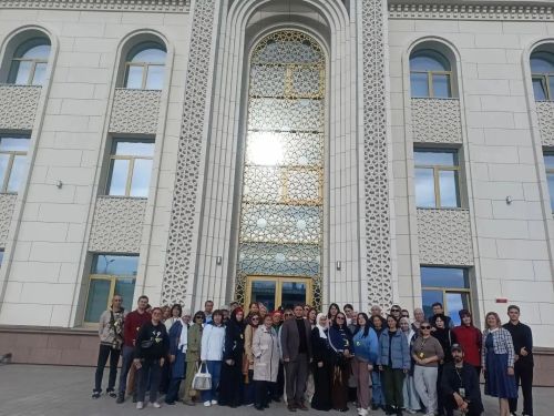 Казан туристлары Апас белән танышты