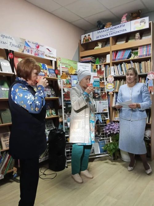 Кече Болгаерда өлкәннәр китапханәдә кунак булды