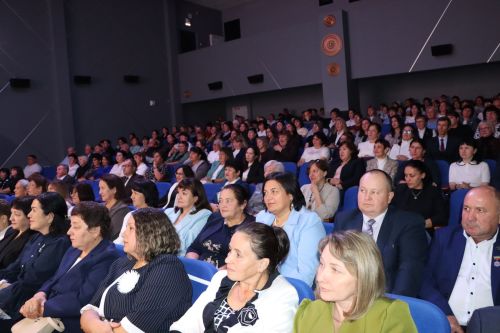Апаста мөгаллимнәр һәм тәрбиячеләр һөнәри бәйрәмнәрен билгеләп үттеләр