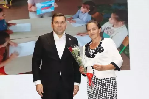 Апаста мөгаллимнәр һәм тәрбиячеләр һөнәри бәйрәмнәрен билгеләп үттеләр