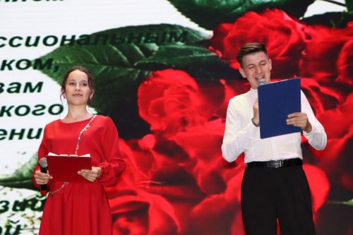 Апаста мөгаллимнәр һәм тәрбиячеләр һөнәри бәйрәмнәрен билгеләп үттеләр