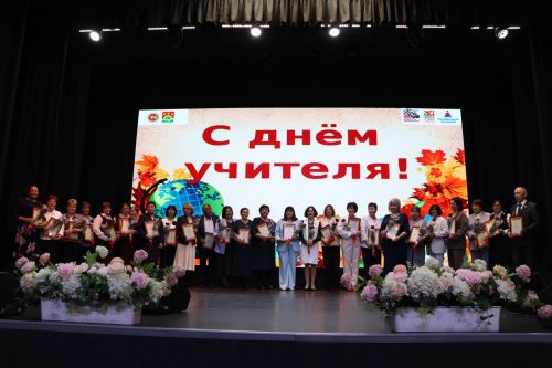 Апаста мөгаллимнәр һәм тәрбиячеләр һөнәри бәйрәмнәрен билгеләп үттеләр