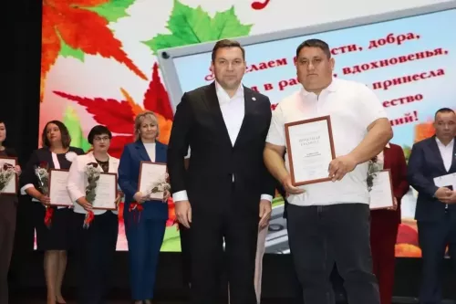 Апаста мөгаллимнәр һәм тәрбиячеләр һөнәри бәйрәмнәрен билгеләп үттеләр