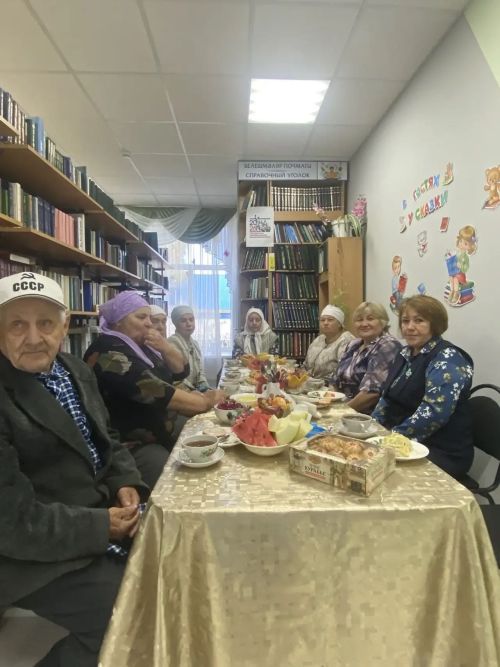 Кече Болгаерда өлкәннәр китапханәдә кунак булды