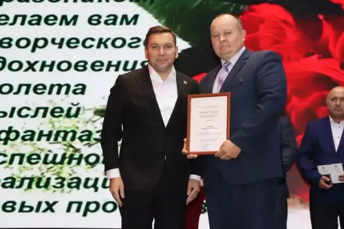 Апаста мөгаллимнәр һәм тәрбиячеләр һөнәри бәйрәмнәрен билгеләп үттеләр