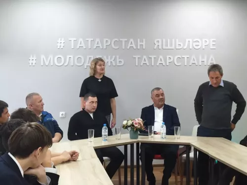 Мужество начинается с отца: урок для юнармейцев в Апастово