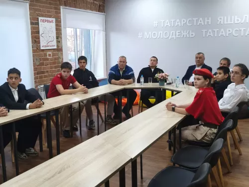 Мужество начинается с отца: урок для юнармейцев в Апастово