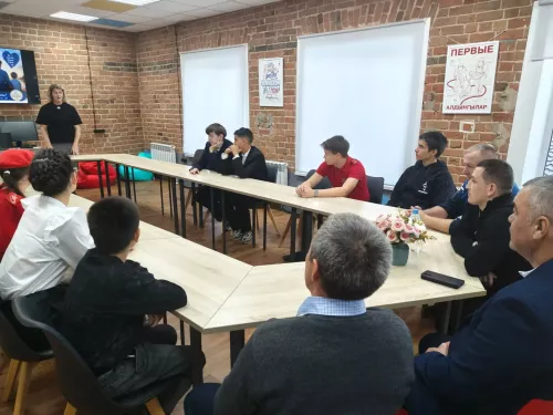 Мужество начинается с отца: урок для юнармейцев в Апастово