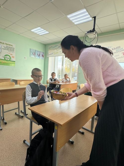 В Бишевской школе прошла акция «Доброе слово за конфетку»