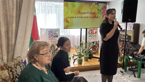 Районда картлар йортларында тәрбияләнүче өлкәннәргә хөрмәт күрсәтелде